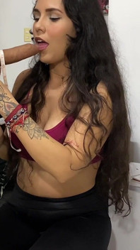 LA SARTA NON PUÒ RESISTERE ALLA TENTAZIONE! - Porno in spagnolo