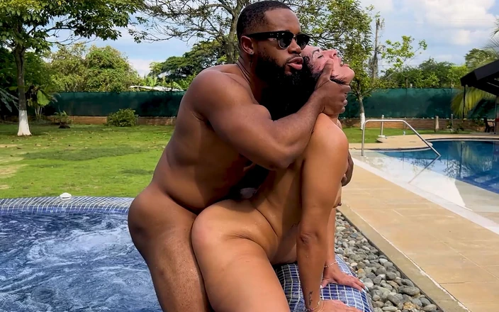 Kylei Ellish: Tvrdý sex v hotelové vířivce s mým šéfem a jeho velkým...