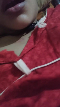 Donna indiana si masturba e si prepara per la scopata