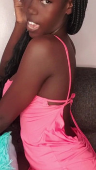 Sexy Kenyan Babe Twerking in a Pink Dress Just for You!