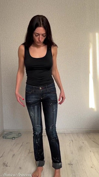 Xixi em jeans em pé por acidente, calcinha molhando