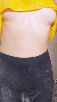 Tesão de milf fica molhada no controle, meia-calça