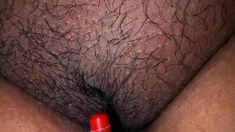 Aria Mia: Lamiendo coño con bolígrafo