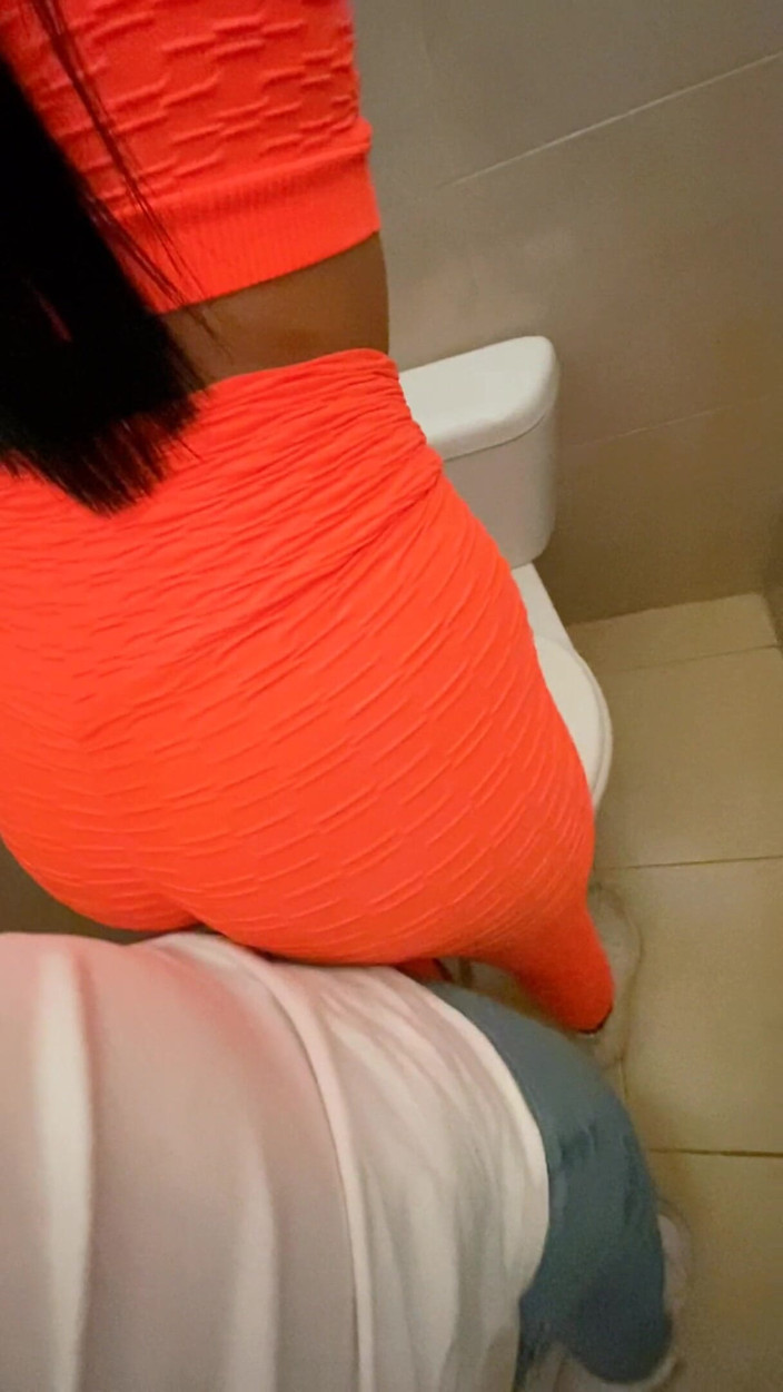 MyBlogPersonal: Sex rapid cu cea mai bună prietenă a mea în baia...