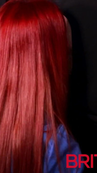 Ruiva enfermeira chupa pau em um gloryhole