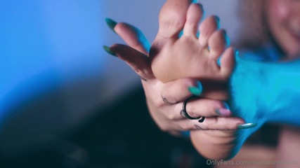 MariLou Moreira: 이 거대한 딜도 intil에서 내가 사정하는 걸 봐! 1부