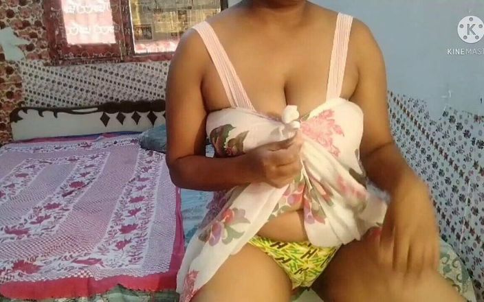 Adiraverma: Desi Bhabhi Showing Big Boobs and Pussy