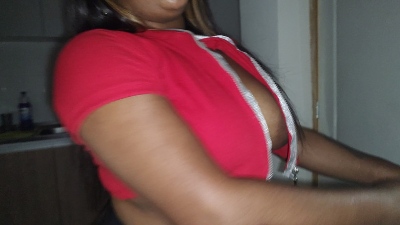 PABLO N3GROBAR: 大きな胸、大きなお尻、柔らかい喉。クムシー