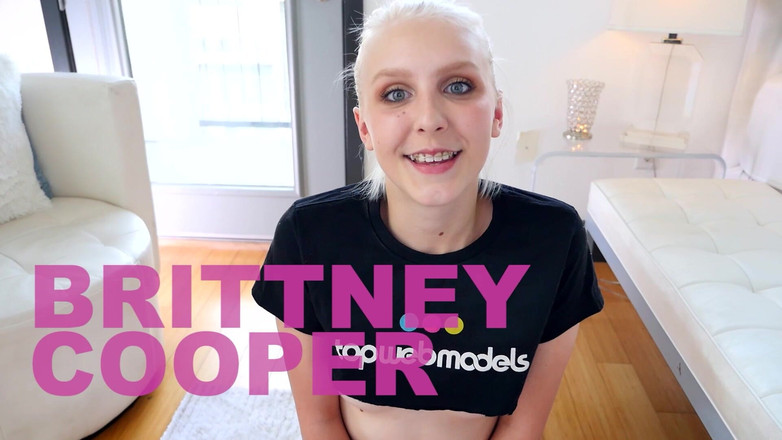 Top Web Models: Brass와 펠라 모음집 - 대박 자지 POV 오럴과 정액 삼키는 3명의 겸둥이 - 2부