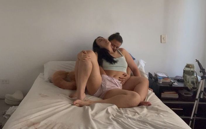 zoemelissa: A Hot Lesbian Morning