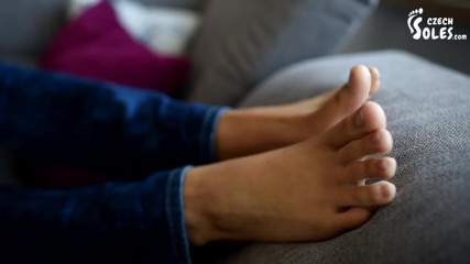 Czech Soles - foot fetish content: Jsi líný! Teď budeš uctívat moje nohy!