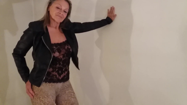 martinawest: Vovó é sexy em suas leggings de leopardo