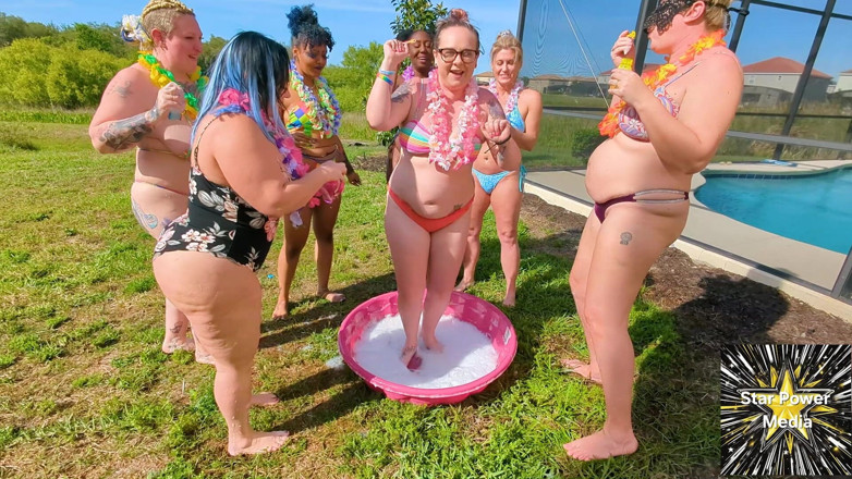 Savanna star: Bubbly Barefoot Babes Wet &amp; Wild Foot Fetish Fun