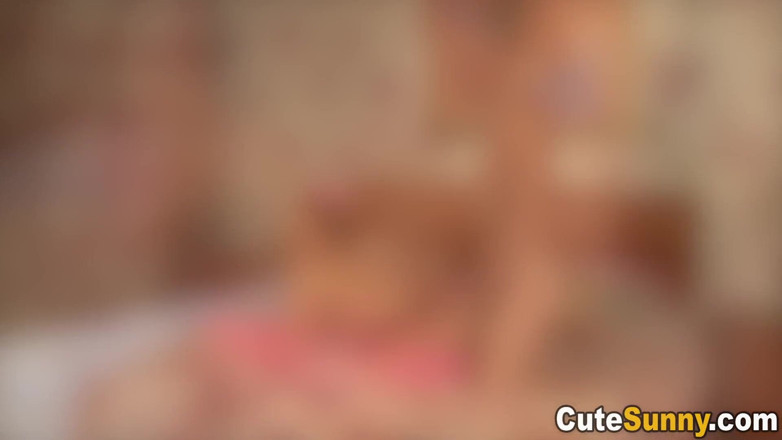 Venus Media - Teens: Cute Sunny- la ragazzina rossa in un vestito sexy viene...