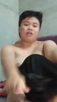 Sorak-sorai dan selamat tahun baru untuk memek merah mudaku yang sempit