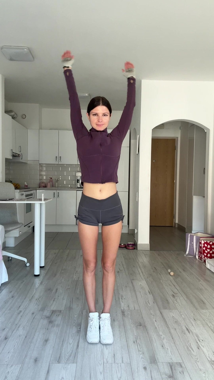 Gina Gerson: Solo Dirty Talk po tělocvičně a prstění kundičky