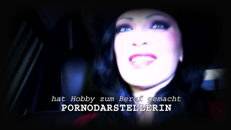 Horny girls want to fuck: 란제리와 발 뒤꿈치를 괴롭히는 Alisha Sweet