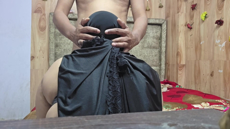 Indian Jonny S: 義理の妹が私に小便をし、その後ヒンディー語で私とセックスした