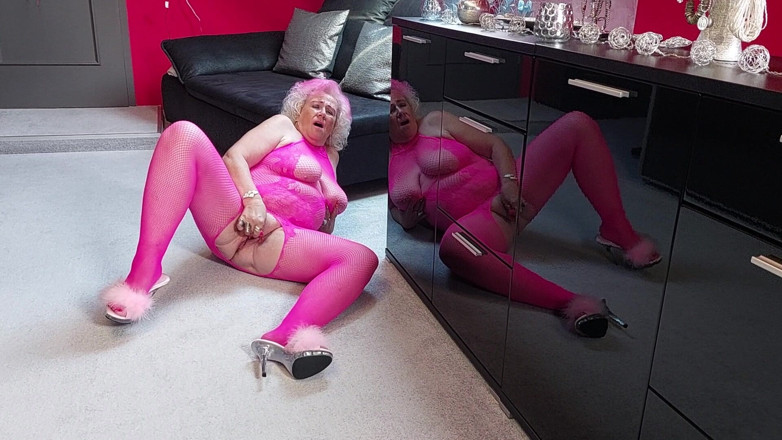 PureVicky66: Pink Granny Fingers Dripping Pussy Sucks Sloppy Dildo Clean