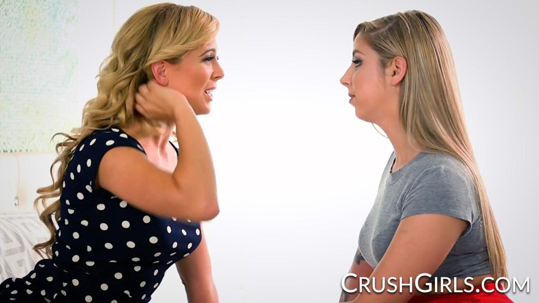 Crush Girls: Crush Girls - Cherie Deville ensina à enteada alguns novos truques