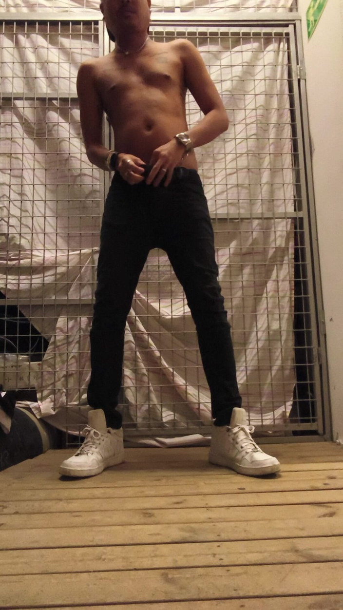 Chris J: 지하에서 재미 좀