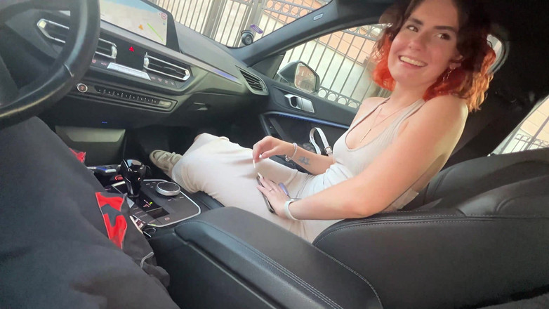 Darcy Dark: Araba sürerken oral seks