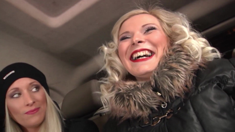MILF and Big Wet Tits XXX: Blonde Fucked Hard in Fick Bus