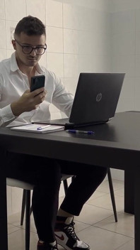 La Secretaria Se Masturba En El Trabajo Pero Su Jefe La Ve