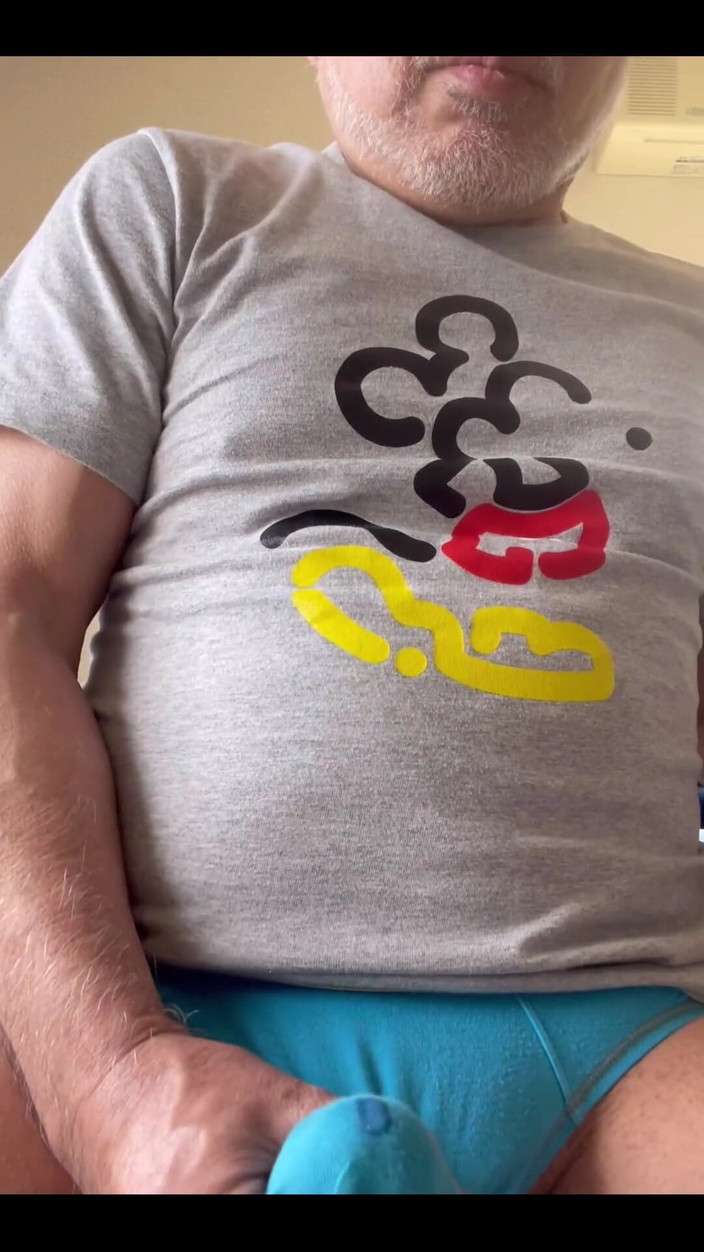 Japanese daddy: Masturbuje v mém spodním prádle