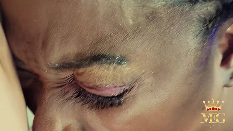 MochaSwallows: Mochaswallows itaatkar karısını oynuyor