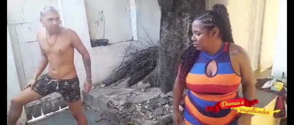 CASALNUTTELA: Chub fan m’a invitée à couper du bois, qui a pris...