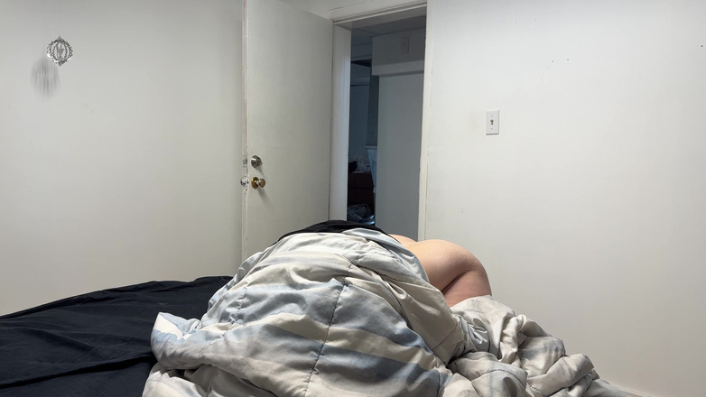 Nerdy Nympho: Sora vitregă a schimbat păpușa sexuală pentru propria ei pizdă