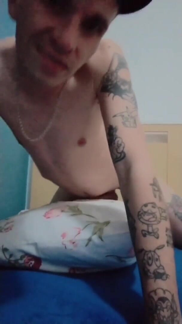 Olyvergay: Gay boy playing alone