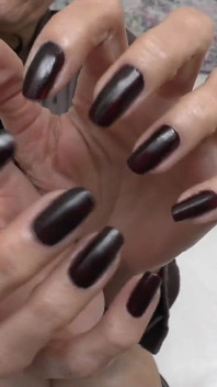 Unghie lunghe scure e belle mani, JOI, Lady Victoria Valente