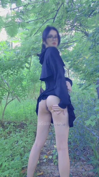 Butt Toy Flash in Parl