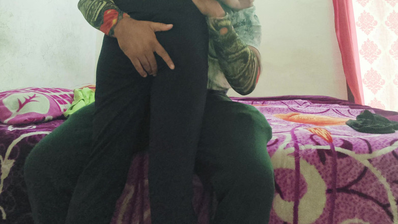 BadMash_Bhabhi: O pai com tesão também a deixou de manhã