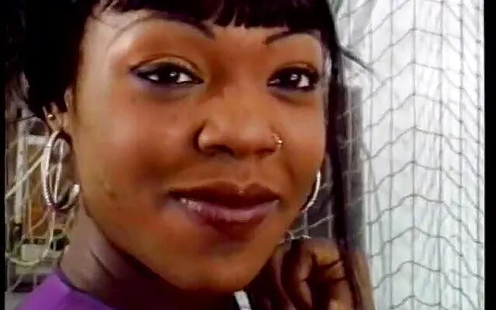 Best Butts: Horny ebony knows how to give the right pleasure to...