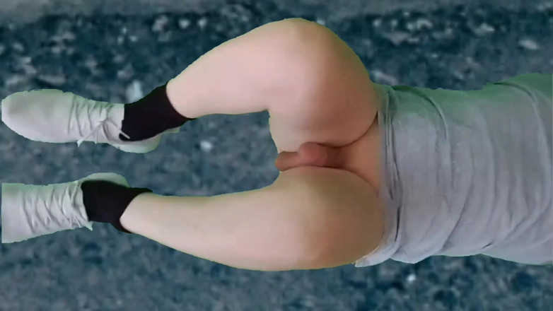 Kitty_Cross: 1 auf asphalt-hintern legen, süße femboy