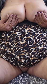 Une Fille Occupée Au Bureau a Tellement À Faire Si Peu De Temps