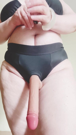 VikkiGeorgia: 残酷的穿戴式幻想