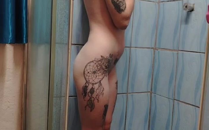 yourtattoogirl: शॉवर सोलो