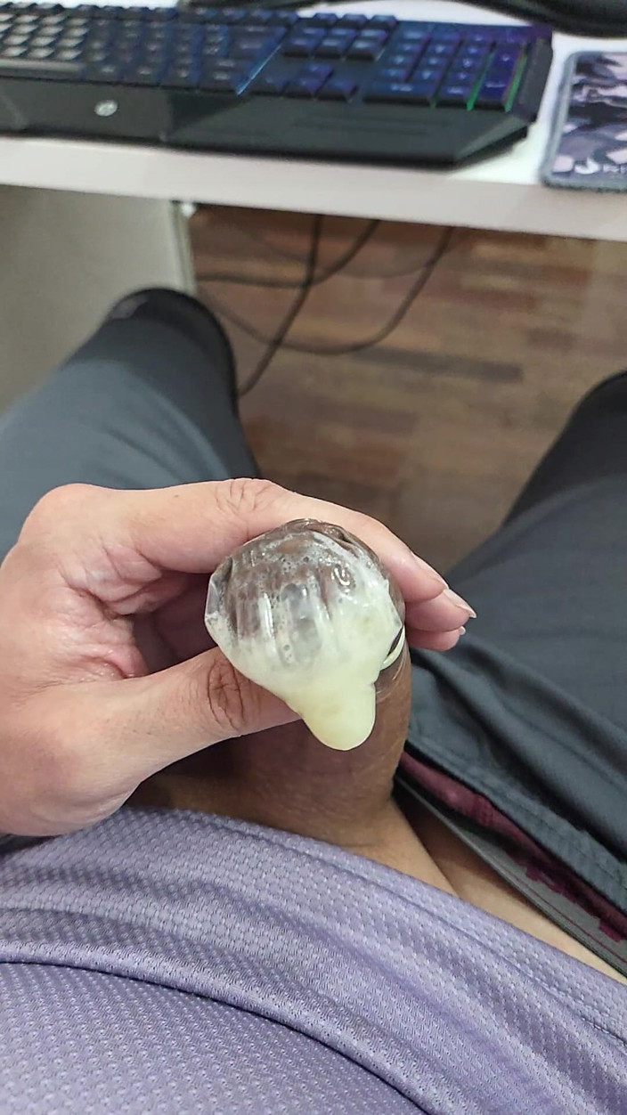 Lkdick8: वीर्य से भरा कंडोम