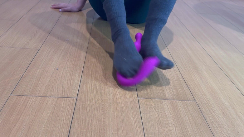 scarlettandc: 장난감을 실험하는 두 명의 레즈비언