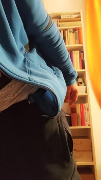 Dj Bro Pissing in Front of the Pc and Wet Pants VR the Mirror