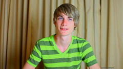 Lollipop Twinks: Preston Andrews a jeho veselé hlasy mluví s kamerou