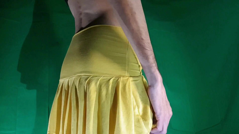 HeIsSooThin: Gul kjol, inga trosor