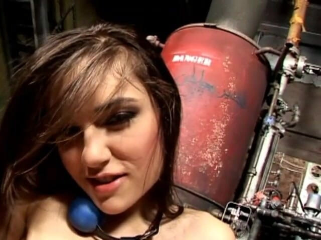 Hefburg: Uzamčení a trestání mé submisivní děvky Sasha Grey