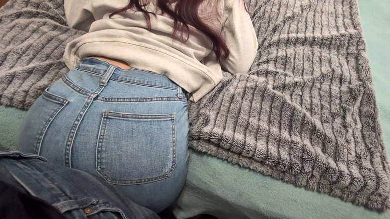 Mimiandevan: Moglie Americana Che Scuote Il Culo in Jeans