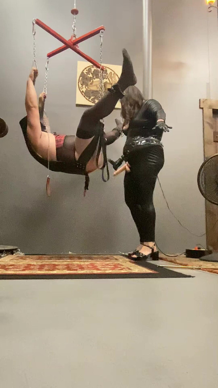 Mistress Scarlet Kiss: Sissy handsfree kommer för tidigt i kyskhet under pegging och...