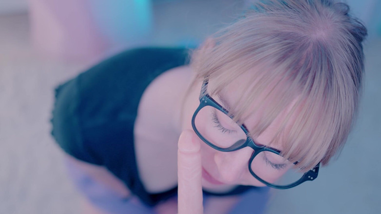 Jolie Lyon: 포르노 스타의 배다른 딸의 가장 친한 친구